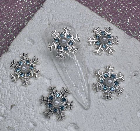 Фігурка для нігтів "Сніжинка з перлинкою" 2142 фото